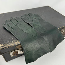 Load image into Gallery viewer, Original 1940&#39;s Dark Forest Green Pig Skin Leather Gloves -  Size 6.5 *
