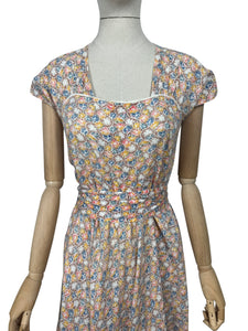 Original 1940’s Fine Cotton Floral Day Dress in Brown, Pink, Blue and White - Bust 36 *
