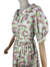 Load image into Gallery viewer, Original 1950's 1960's Petite Fit Crisp Cotton Day Dress in Pink and Green - Bust 32 34 *
