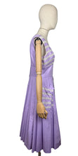 Load image into Gallery viewer, Original 1950&#39;s Carnegie Model Pale Lilac Cotton Day Dress with White Lace Detail and Bow Trimmed Pockets - Bust 38

