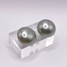 Load image into Gallery viewer, Original 1950&#39;s Classic Grey Glass Clip on Earrings
