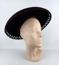 Load image into Gallery viewer, Original 1940&#39;s Dark Brown Felt Platter Hat with Openwork Brim and Bow Trim

