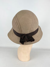 Load image into Gallery viewer, Original 1930&#39;s Taupe Seamed Felt Hat with Dark Brown Grosgrain Bow and Early Plastic Trim
