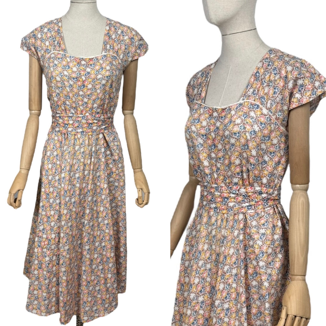 Original 1940’s Fine Cotton Floral Day Dress in Brown, Pink, Blue and White - Bust 36 *