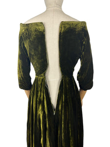 Original 1930's Off the Shoulder Moss Green Velvet Full Length Evening Dress - Bust 33 34 *