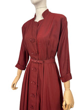 Load image into Gallery viewer, Original Late 1940&#39;s New Look &#39;A Leslie Fay Original&#39; Belted Rust Day Dress - Bust 38
