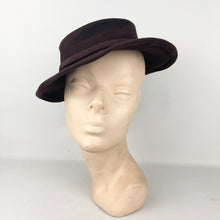 Load image into Gallery viewer, Original 1940’s Chocolate Brown Felt Hat with Grosgrain Trim
