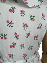 Load image into Gallery viewer, Original 1950&#39;s White, Pink and Green Textured Cotton Belted Day Dress with Roses Print and Frill Collar - Bust 34
