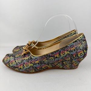 Original 1950’s Rainbow Floral Lounge Shoes with Gold Bow Trim - Charming Slippers - Size 5.5 or 6 *