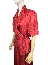 Load image into Gallery viewer, Original Volup 1940&#39;s Novelty Print Dressing Gown - Red with Pink Ornate Carriages - Bust 44 46 48
