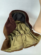 Load image into Gallery viewer, Original Late 1940's Two Tone Brown Velvet Hat with Bow Trim
