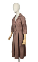 Load image into Gallery viewer, Original 1950’s Stylish Warm Brown Slub Linen Day Dress - Bust 36 *
