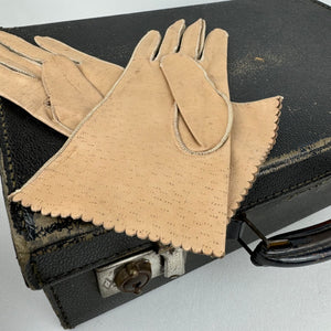 Original 1930's Blush Pink Pig Skin Leather Gloves with Punch Detail and Scallop Trim by Morley - Size 6