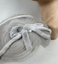 Load image into Gallery viewer, Original 1950&#39;s Pale Grey Nylon and Velvet Half Hat with Bow

