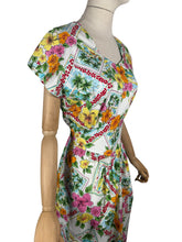 Load image into Gallery viewer, Reproduction 1940's Novelty Print Cotton Day Dress - Tropical Themed Print - Bust 37 *

