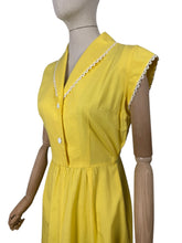 Load image into Gallery viewer, 1950&#39;s Reproduction Yellow and White Cotton Summer Dress - Bust 38 39 *
