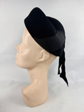 Load image into Gallery viewer, Original 1940's Black Felt Hat with Wide Grosgrain Trim
