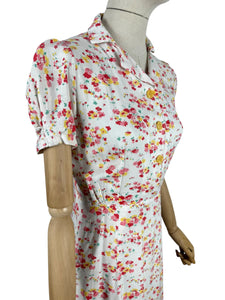 Original Late 1930's Petite Length Floppy Cotton Floral Day Dress in White, Coral, Pink and Yellow - Bust 32 34