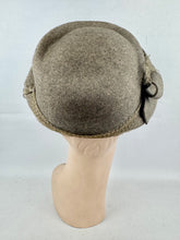 Load image into Gallery viewer, Original 1940's 1950's Mushroom Grey Felt Hat with Fine Net by Jacoll *
