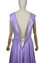 Load image into Gallery viewer, Original 1950&#39;s Carnegie Model Pale Lilac Cotton Day Dress with White Lace Detail and Bow Trimmed Pockets - Bust 38
