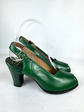 Load image into Gallery viewer, Original 1940's Palizzio New York Green Leather Sling Back Peep-toe Shoes in Original Box - UK 3 3.5 *

