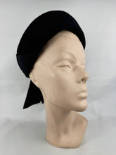 Load image into Gallery viewer, Original 1940's Black Felt Hat with Wide Grosgrain Trim
