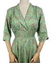 Load image into Gallery viewer, Original 1940&#39;s Pure Silk Day Dress with Pretty Floral Print by Debinex - Bust 38 *
