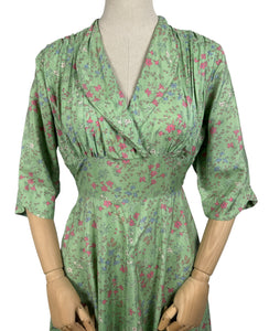 Original 1940's Pure Silk Day Dress with Pretty Floral Print by Debinex - Bust 38 *