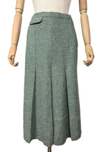 Load image into Gallery viewer, Original 1940&#39;s Green and White Tweed Pleated Skirt with Pocket - Waist 27&quot;
