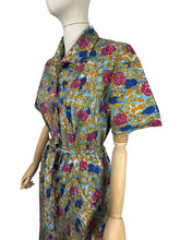 Load image into Gallery viewer, Original 1950's Bold Floral Crisp Cotton Belted Chore Dress by Banner - Blue with Pink Roses - Bust 40 *
