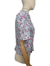 Load image into Gallery viewer, 1940&#39;s Reproduction Blouse in Mauve, Blue and White Floral Made from a Feed Sack - Bust 35 37
