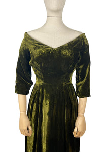 Original 1930's Off the Shoulder Moss Green Velvet Full Length Evening Dress - Bust 33 34 *