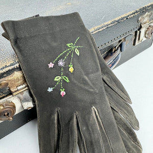 Vintage 1950's Black Suede Gloves with Floral Embroidery - Size 6.5 *