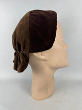 Load image into Gallery viewer, Original Late 1940's Two Tone Brown Velvet Hat with Bow Trim
