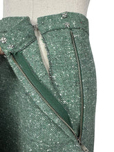 Load image into Gallery viewer, Original 1940&#39;s Green and White Tweed Pleated Skirt with Pocket - Waist 27&quot;
