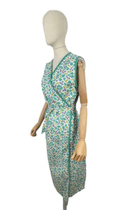 Original Volup 1940's Cotton Wraparound Apron in White, Green and Blue Floral - Bust 40 42 44 46 *