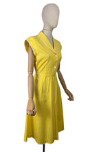 Load image into Gallery viewer, 1950&#39;s Reproduction Yellow and White Cotton Summer Dress - Bust 38 39 *
