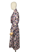 Load image into Gallery viewer, Original 1940&#39;s Novelty Print Dressing Gown - Black with Vibrant Bow Print - Bust 34 36 38
