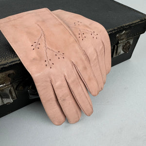 Original 1940's or 1950's Soft Pink Leather Gloves with Cut Out Detail - Size 6 *