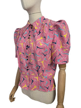 Load image into Gallery viewer, 1940&#39;s Reproduction Blouse in Pink, Blue, Yellow and White Feed Sack - Bust 35 37
