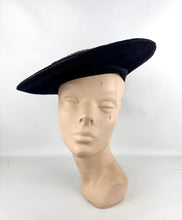 Load image into Gallery viewer, Original 1940&#39;s Midnight Blue Fine Straw Beret With Soutache and Glass Beading
