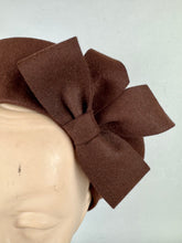 Load image into Gallery viewer, Original 1940's Mid Brown Felt Beret Hat with Bow Trim
