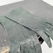 Load image into Gallery viewer, Original 1940&#39;s Dark Forest Green Pig Skin Leather Gloves -  Size 6.5 *
