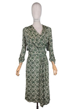 Load image into Gallery viewer, Original 1940's CRESTA SILKS Green and White Rayon Jersey Day Dress - Bust 38
