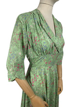 Load image into Gallery viewer, Original 1940&#39;s Pure Silk Day Dress with Pretty Floral Print by Debinex - Bust 38 *
