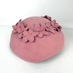 Original 1950's Mauve Pink Felt Hat with Pretty Felt Flower Detail *