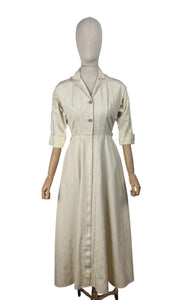 Original 1940's 1950's Cream Grosgrain Zip Fronted Housecoat by Evelyn Pearson - Bust 34 *