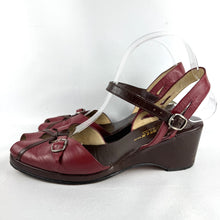 Load image into Gallery viewer, Re-Mix Vintage 1940's Style Peep Toe Wedge Sandals in Brown and Red - UK 7
