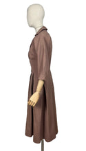 Load image into Gallery viewer, Original 1950’s Stylish Warm Brown Slub Linen Day Dress - Bust 36 *
