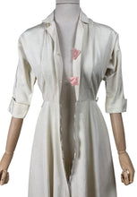 Load image into Gallery viewer, Original 1940&#39;s 1950&#39;s Cream Grosgrain Zip Fronted Housecoat by Evelyn Pearson - Bust 34 *
